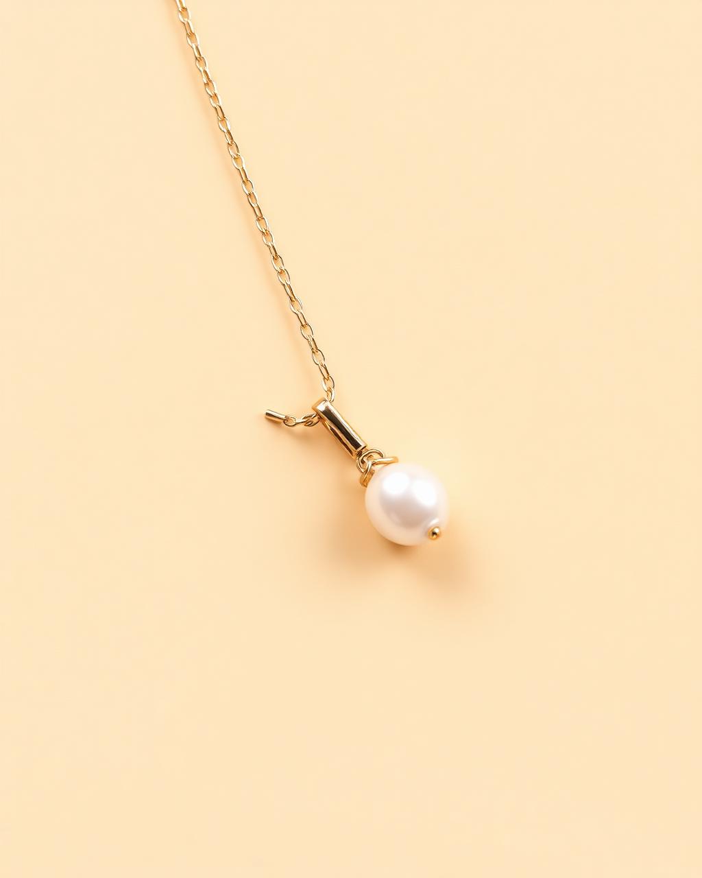 Lily Pearl Pendant Necklace